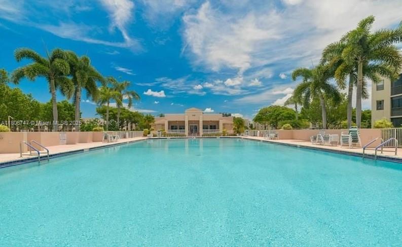 7443 Fairfax Dr # 208