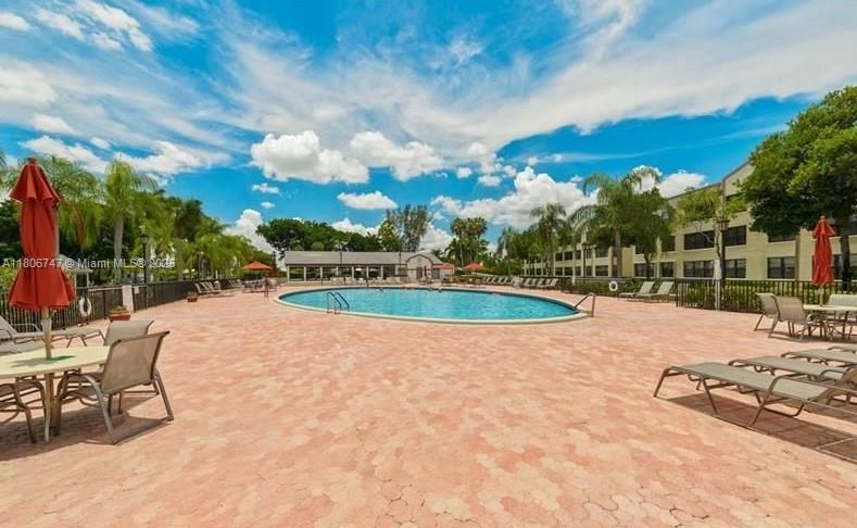 7443 Fairfax Dr # 208