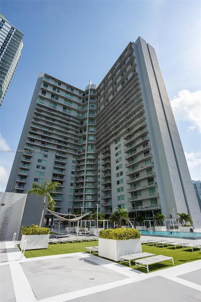 690 SW 1st Ct # 1005