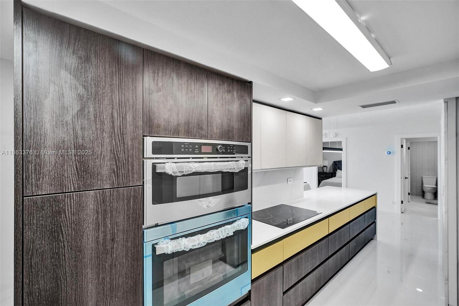 6039 Collins Ave # 1736