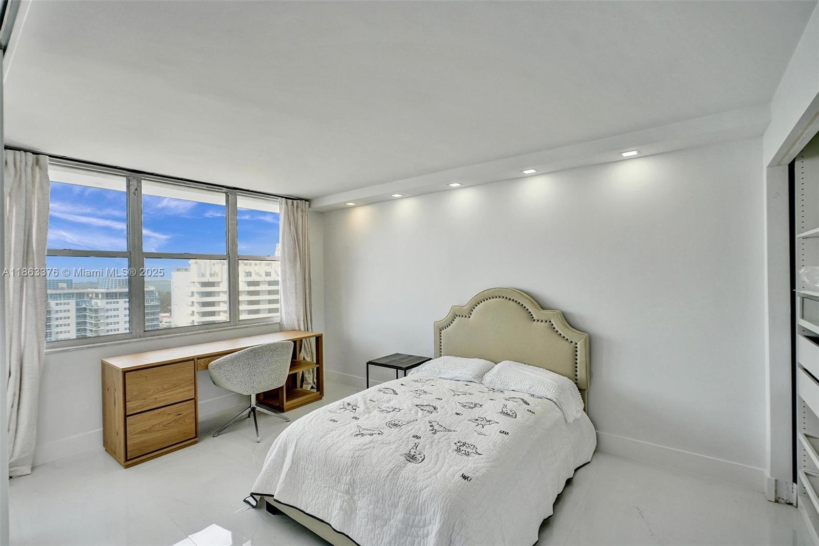 6039 Collins Ave # 1736