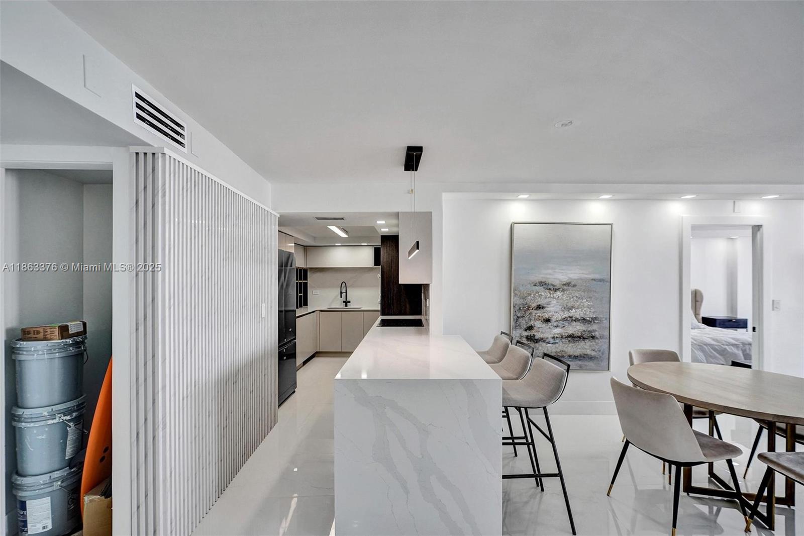 6039 Collins Ave # 1736