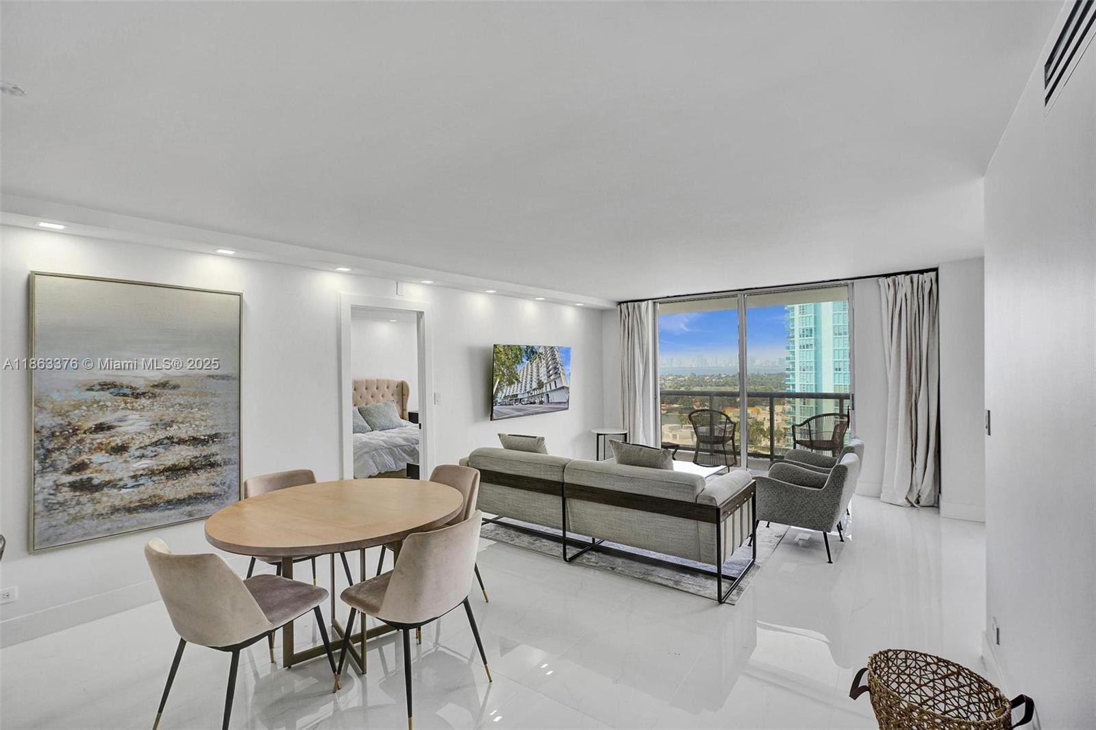 6039 Collins Ave # 1736