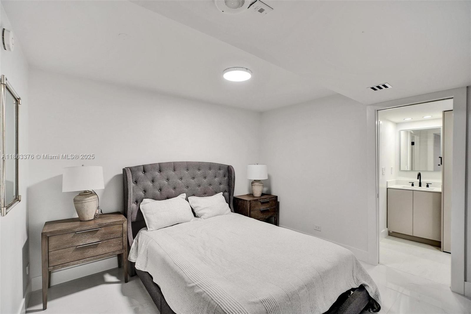 6039 Collins Ave # 1736