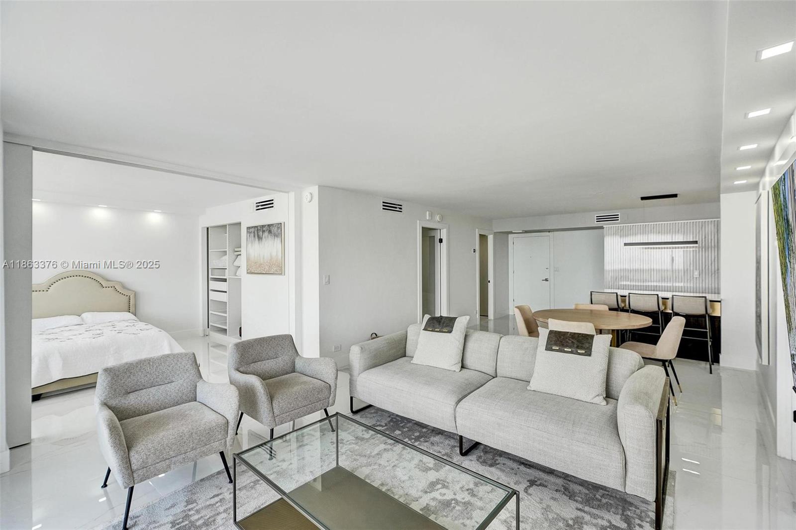 6039 Collins Ave # 1736