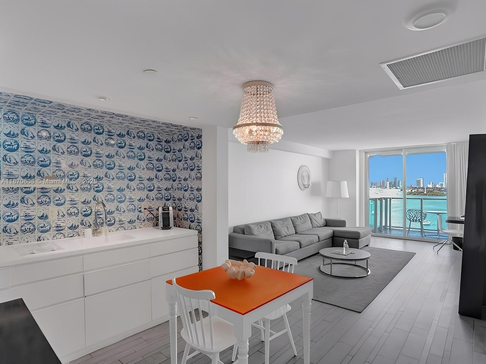 1100 West Ave # 1024