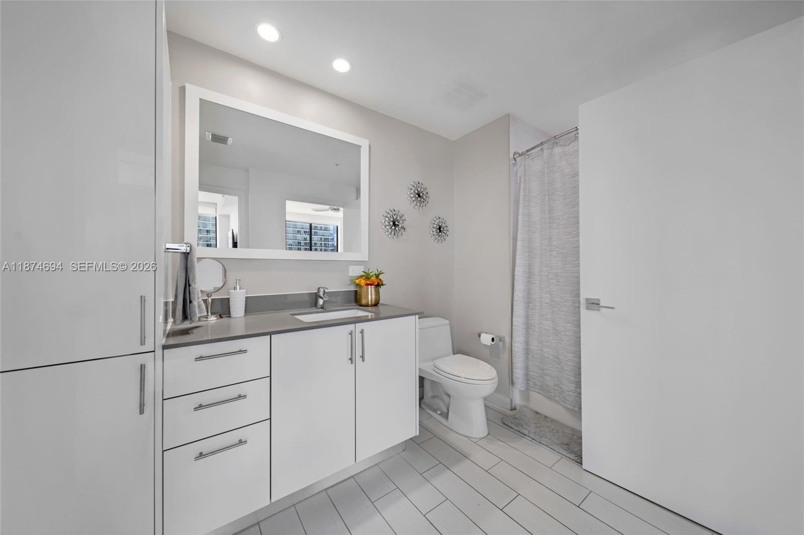 999 SW 1st Ave # 1903