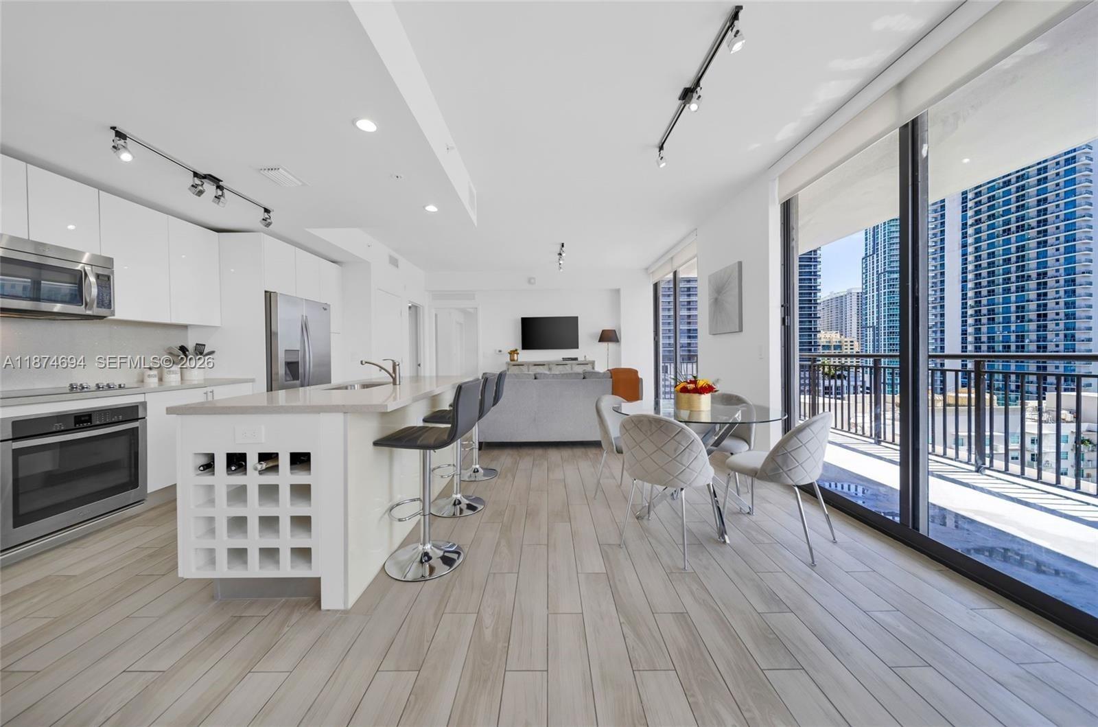 999 SW 1st Ave # 1903