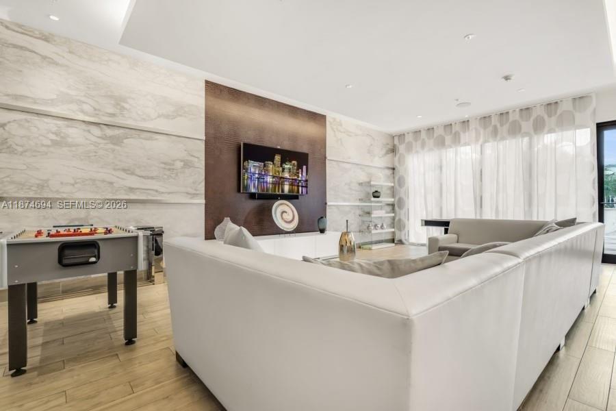 999 SW 1st Ave # 1903