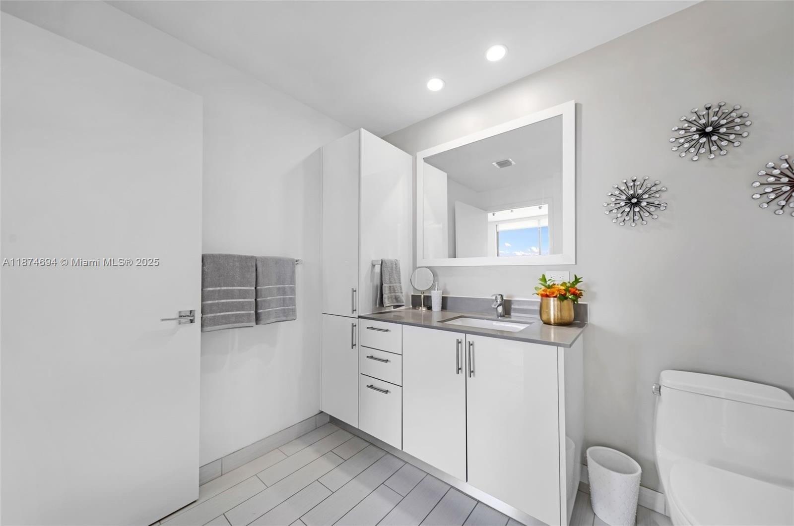 999 SW 1st Ave # 1903