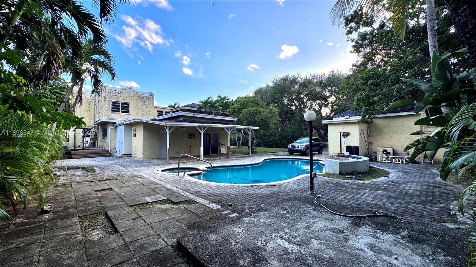 511 NE 119th St, Biscayne Park
