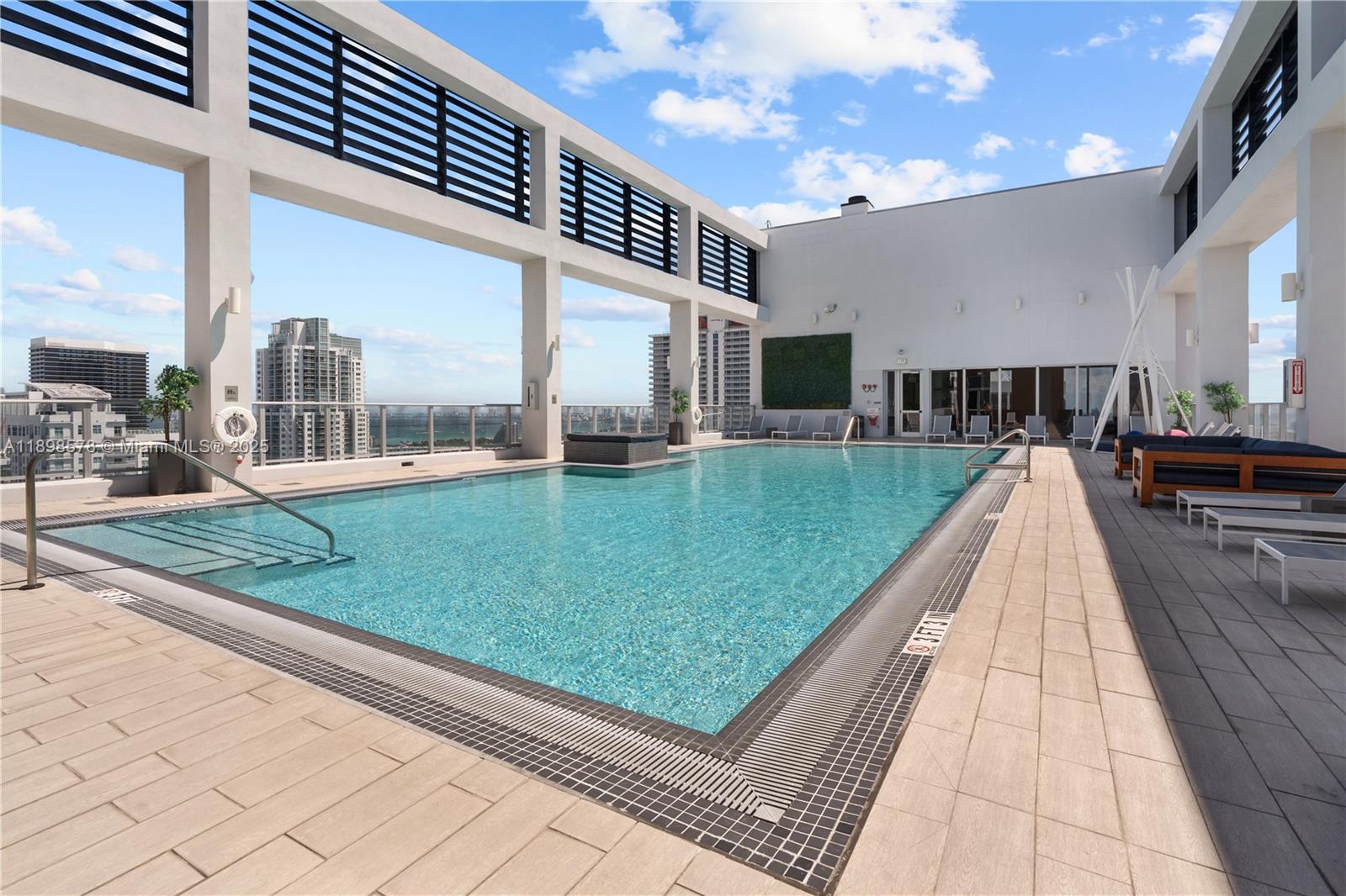 151 SE 1st St # 1402, Miami Unit: 1402