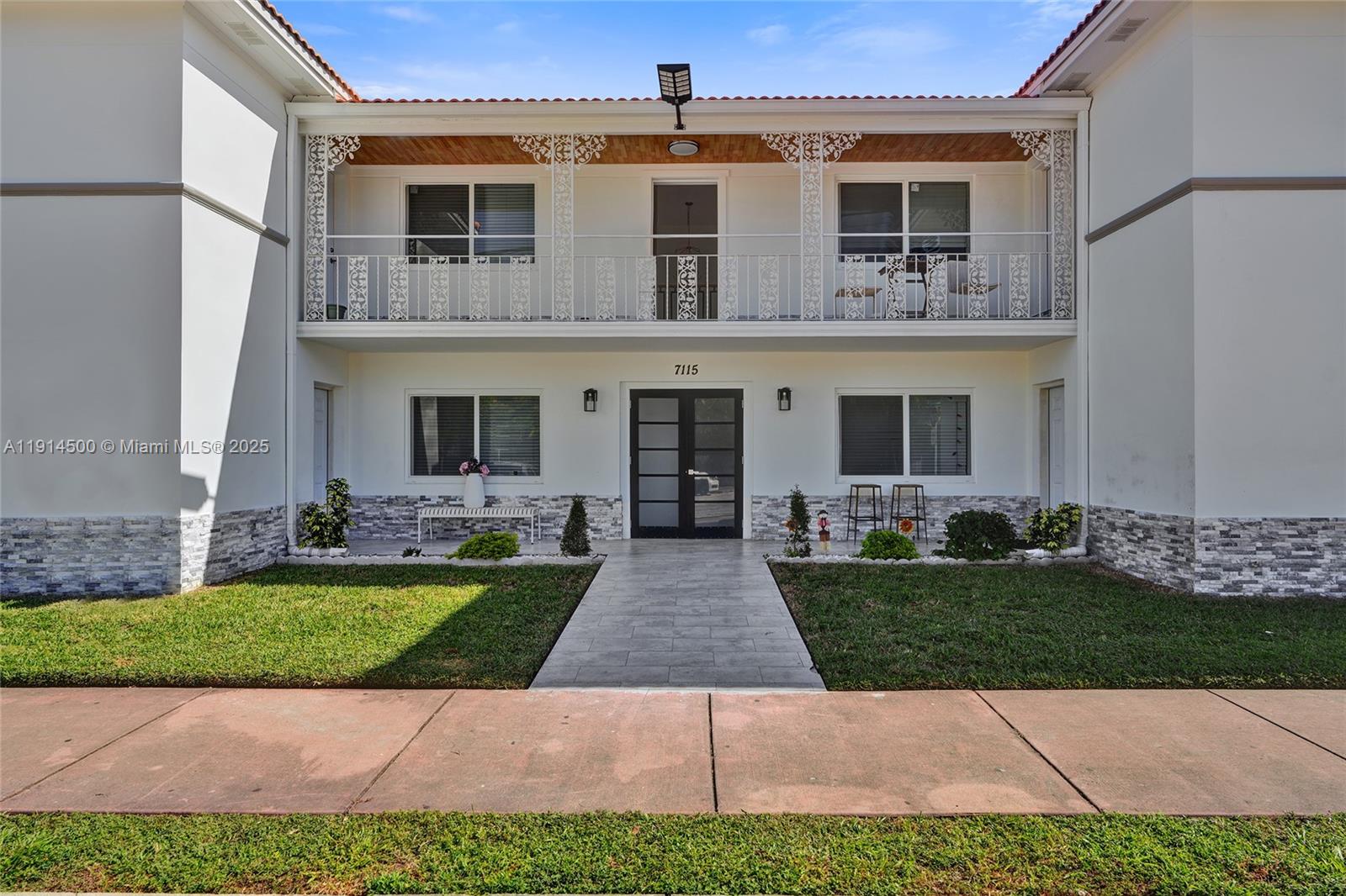 7115 Rue Granville # C