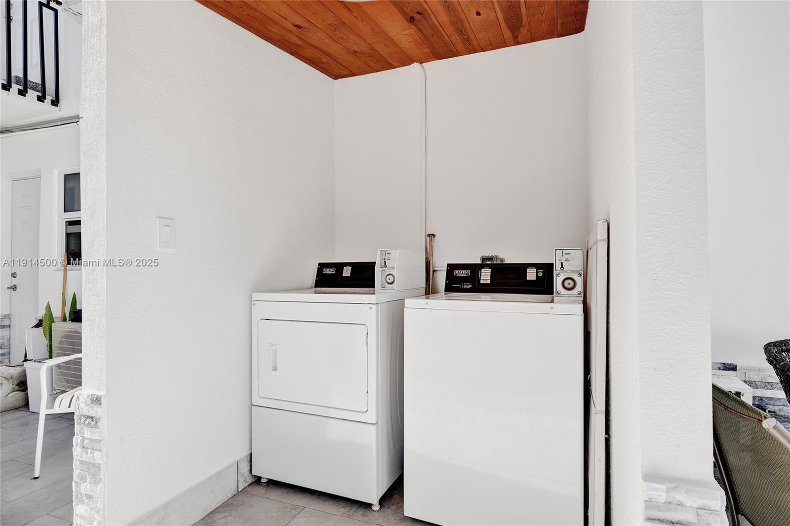 7115 Rue Granville # C