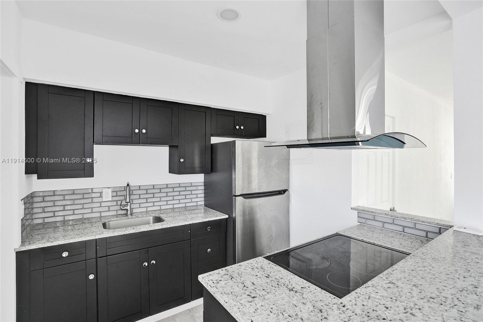 7115 Rue Granville # C