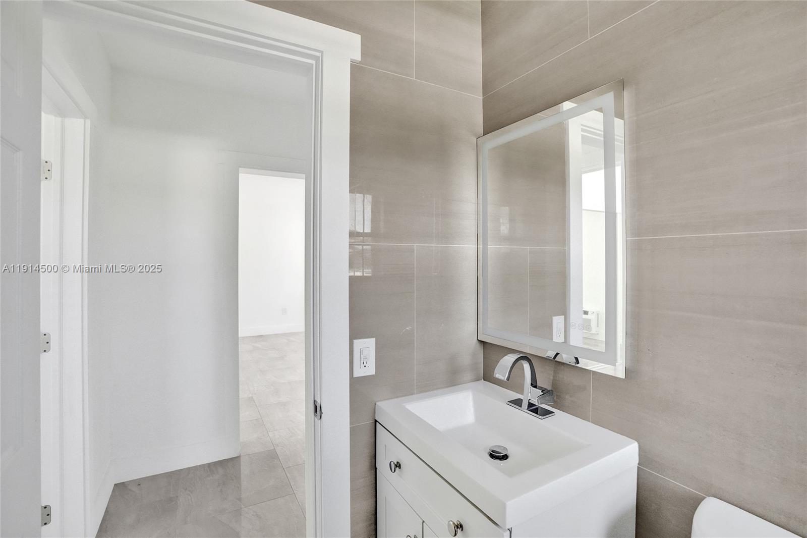 7115 Rue Granville # C