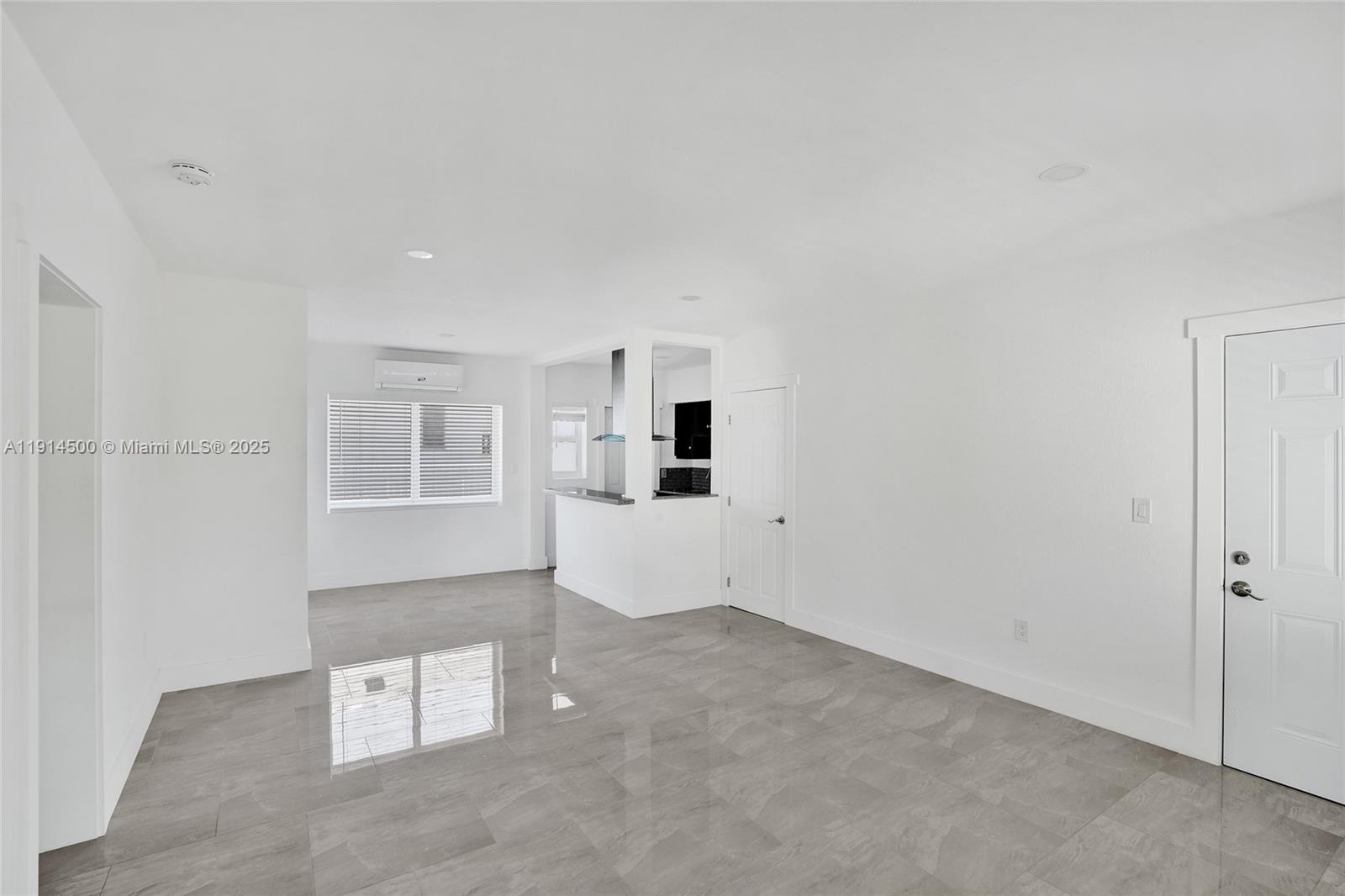 7115 Rue Granville # C