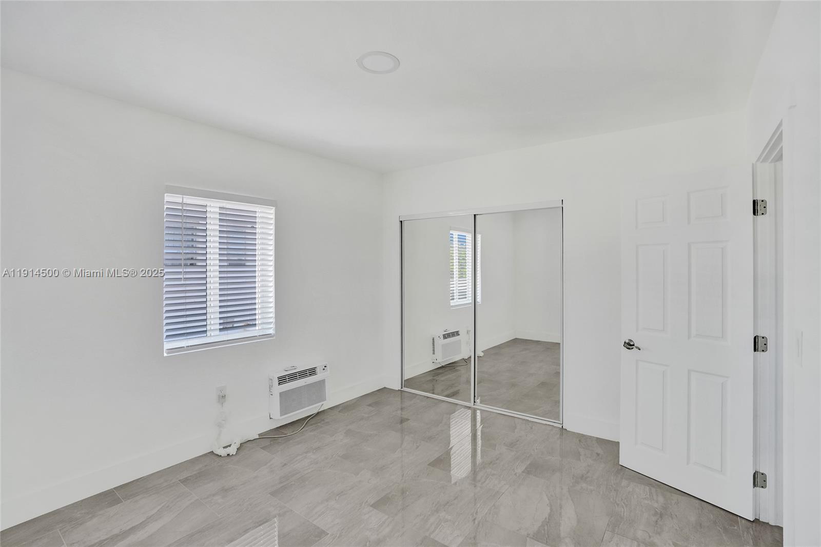 7115 Rue Granville # C