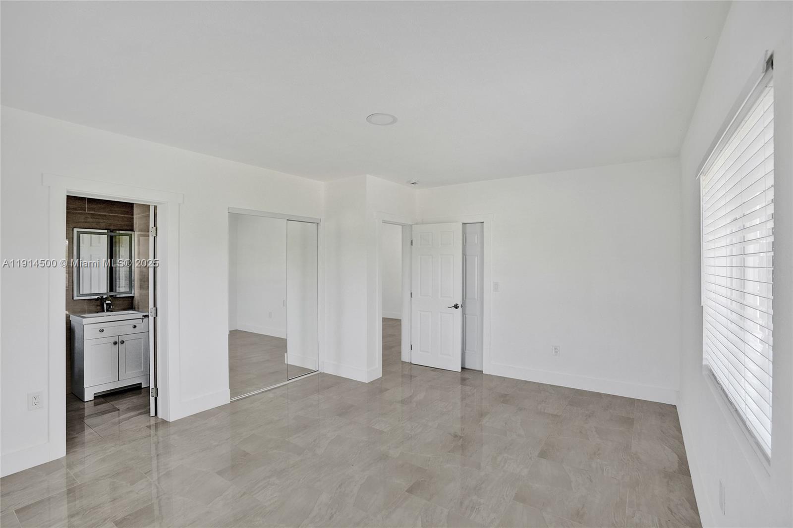 7115 Rue Granville # C