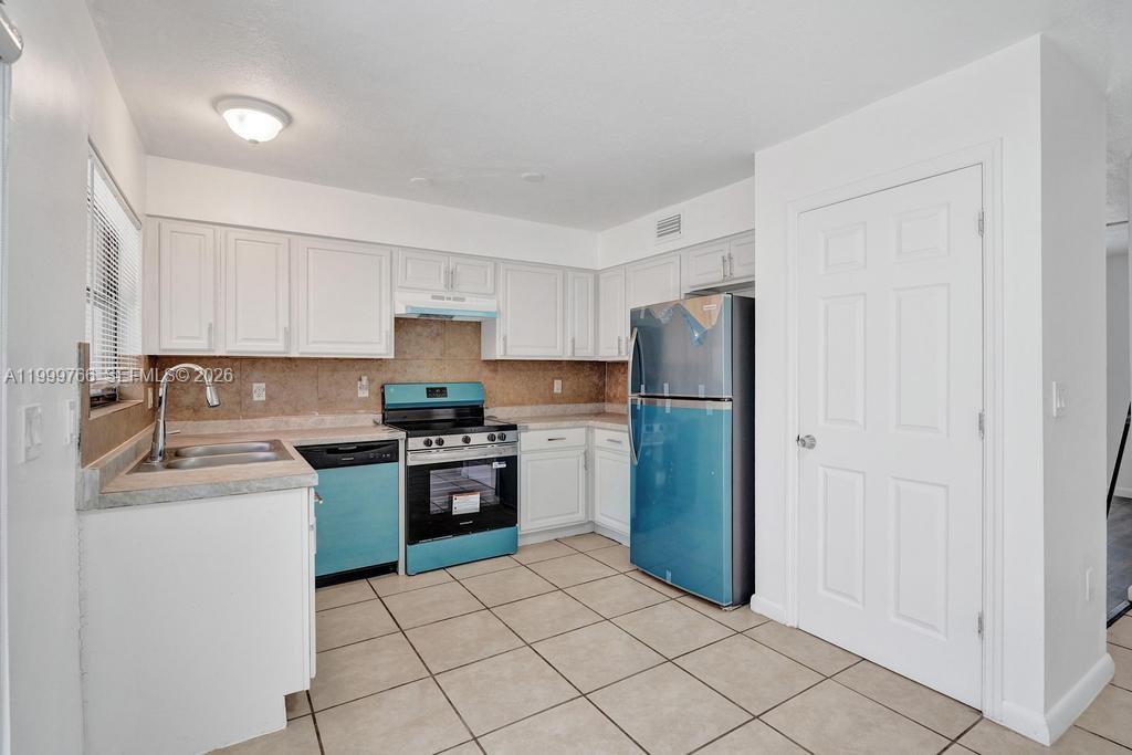 4511 Treehouse Ln # B