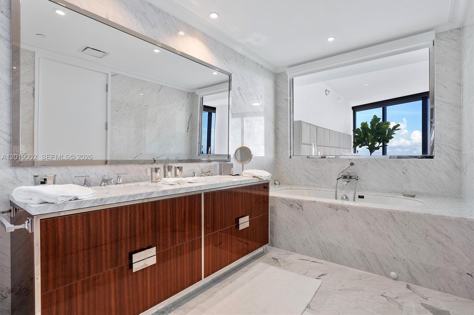 15701 Collins Ave # 3605