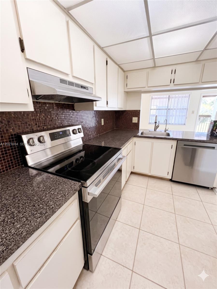 10038 Winding Lake # 204