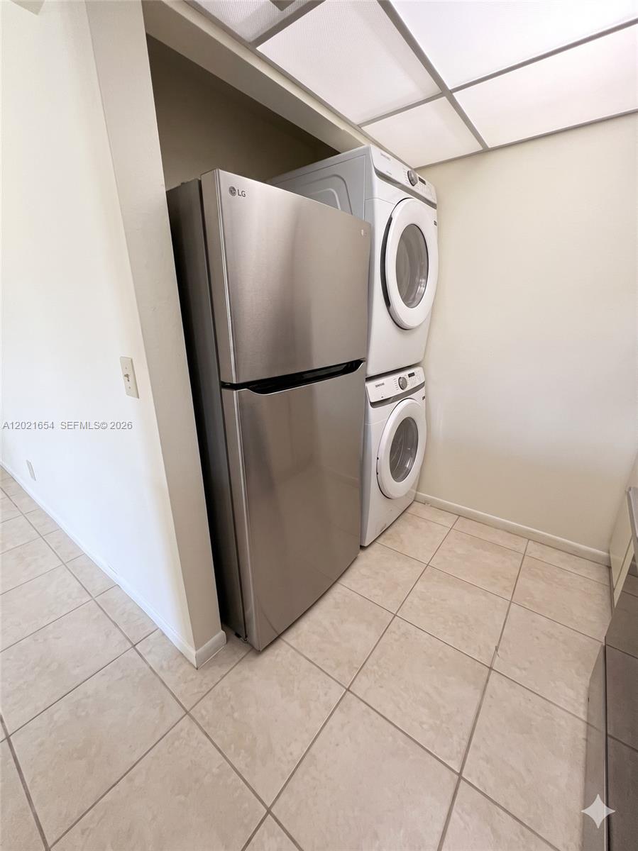 10038 Winding Lake # 204