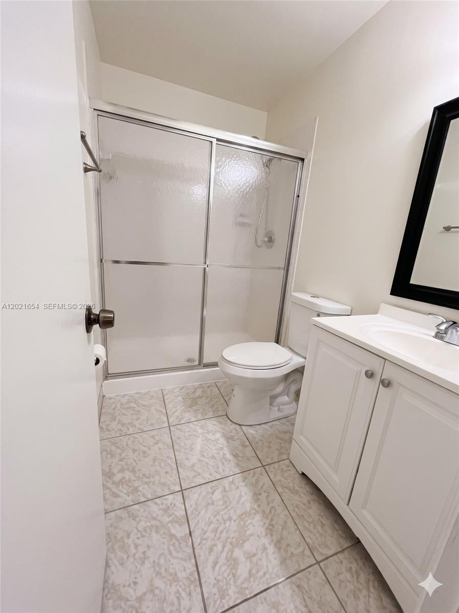 10038 Winding Lake # 204