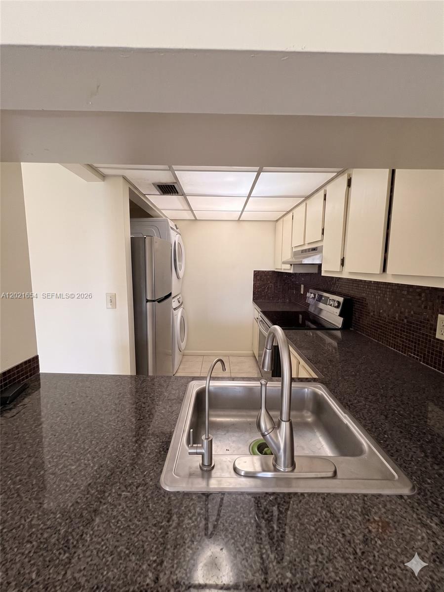 10038 Winding Lake # 204