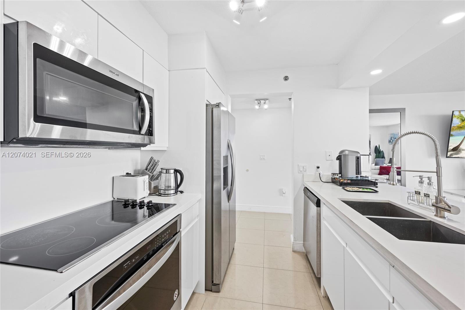 1200 Brickell Bay Dr # 3701