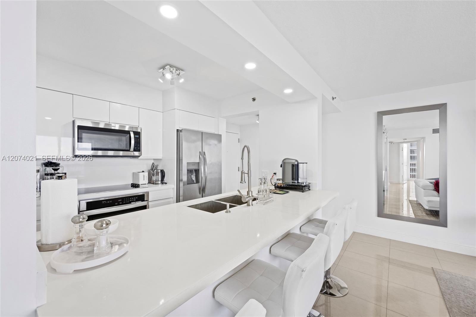 1200 Brickell Bay Dr # 3701