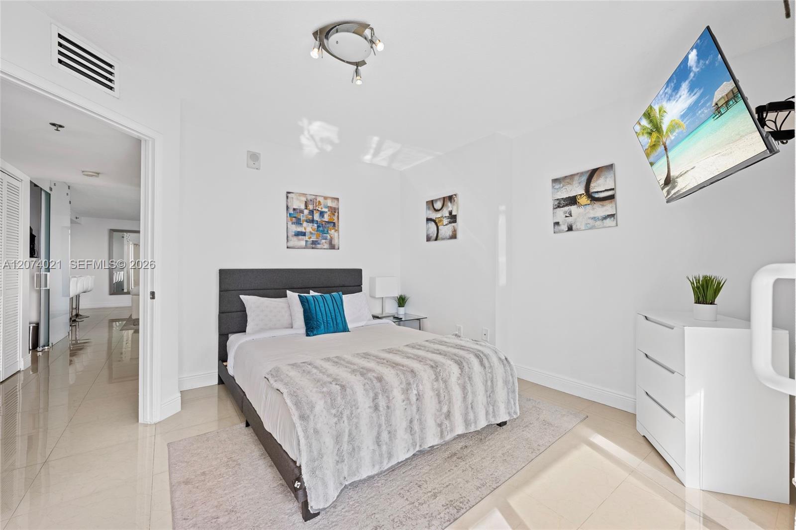 1200 Brickell Bay Dr # 3701