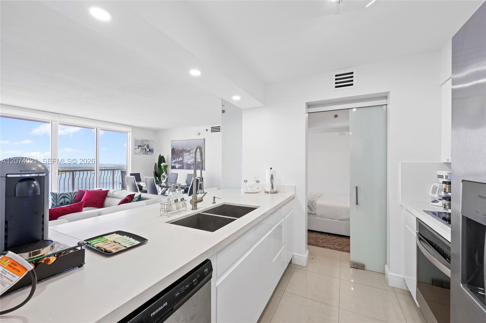 1200 Brickell Bay Dr # 3701