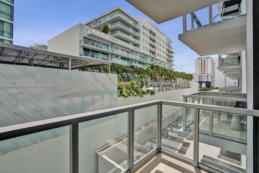 1611 SW 2nd Ave # 402