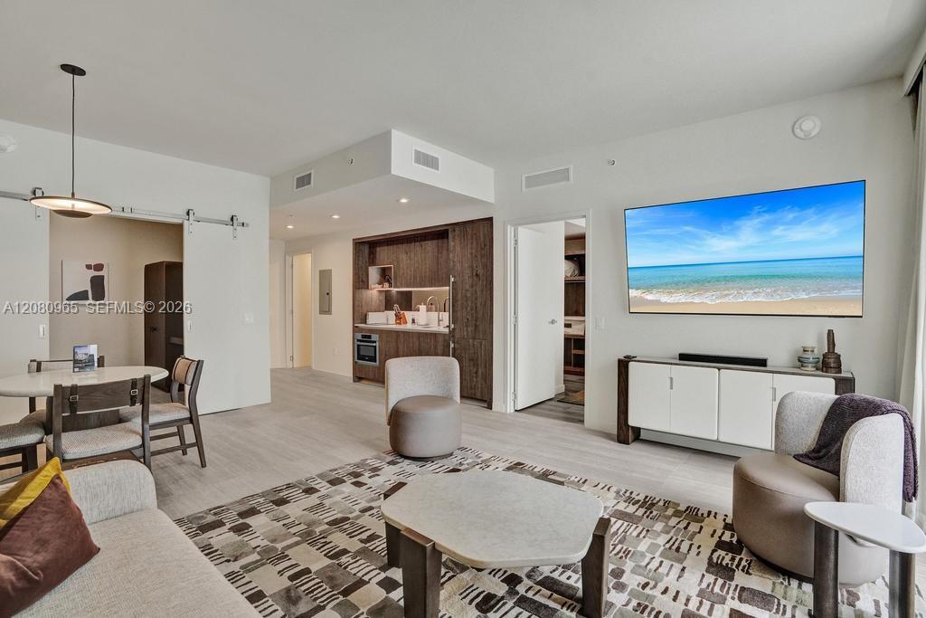 1611 SW 2nd Ave # 402