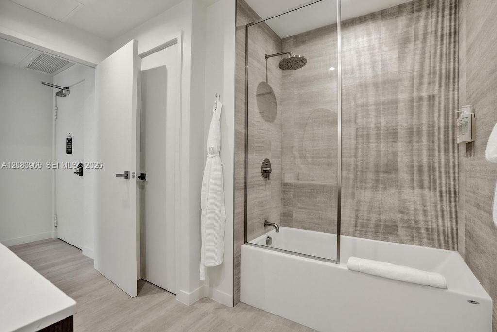 1611 SW 2nd Ave # 402