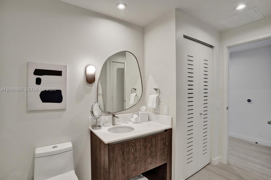 1611 SW 2nd Ave # 402