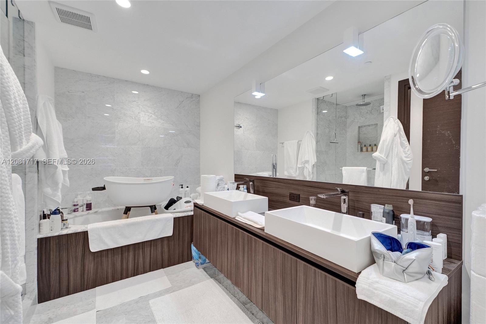 1000 Brickell Plz # 3105