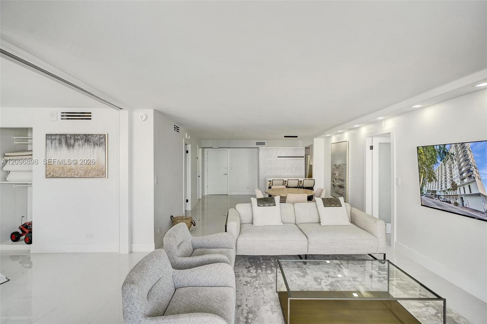 6039 Collins Ave # 1736
