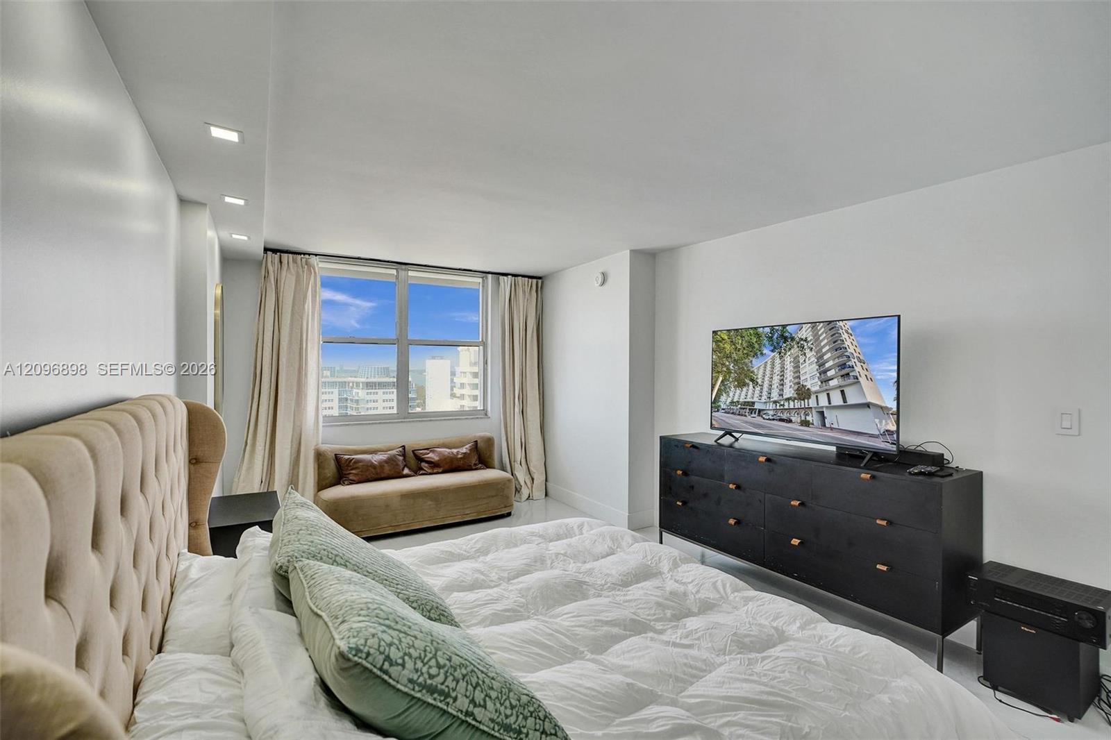 6039 Collins Ave # 1736