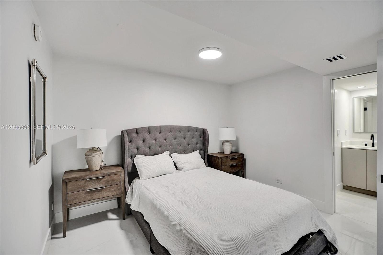 6039 Collins Ave # 1736
