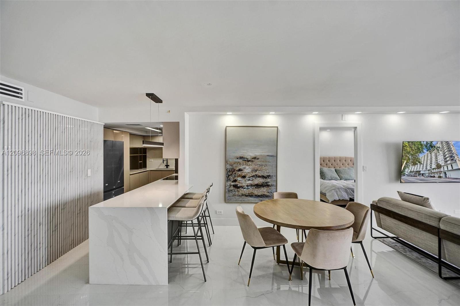 6039 Collins Ave # 1736