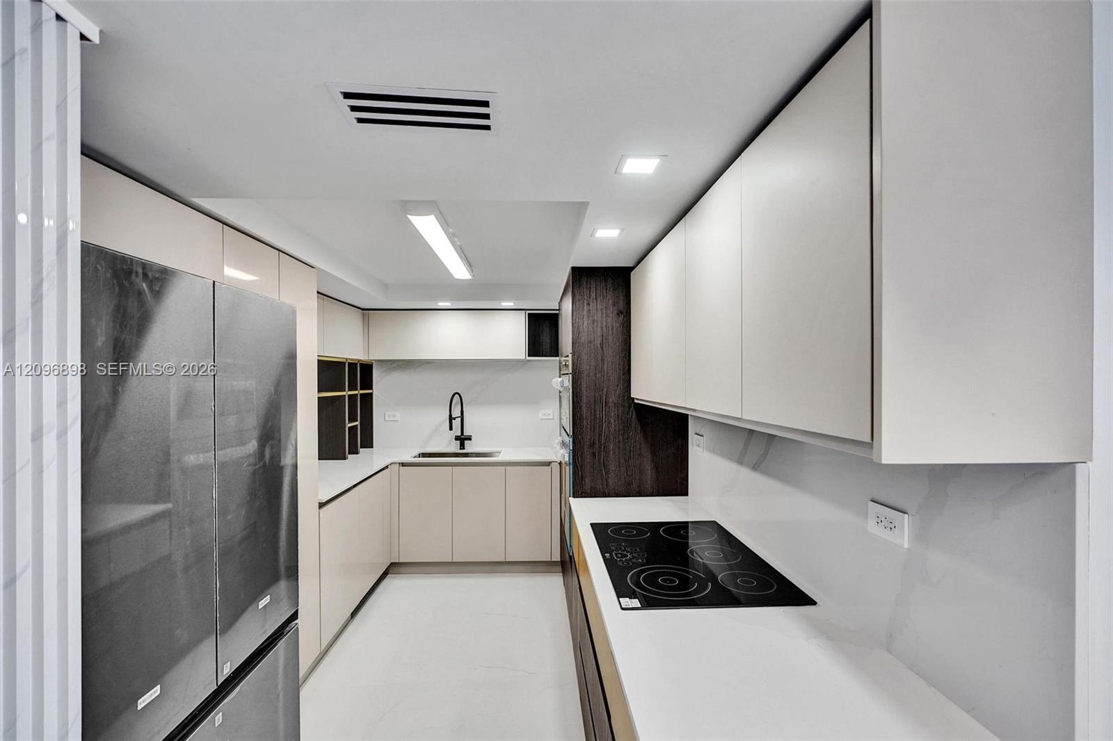 6039 Collins Ave # 1736