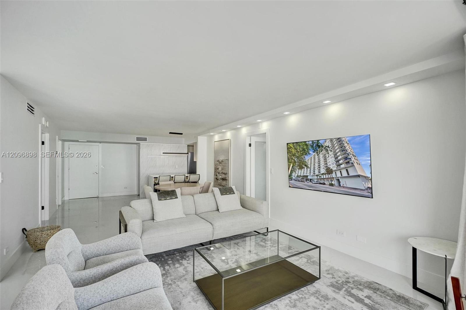 6039 Collins Ave # 1736