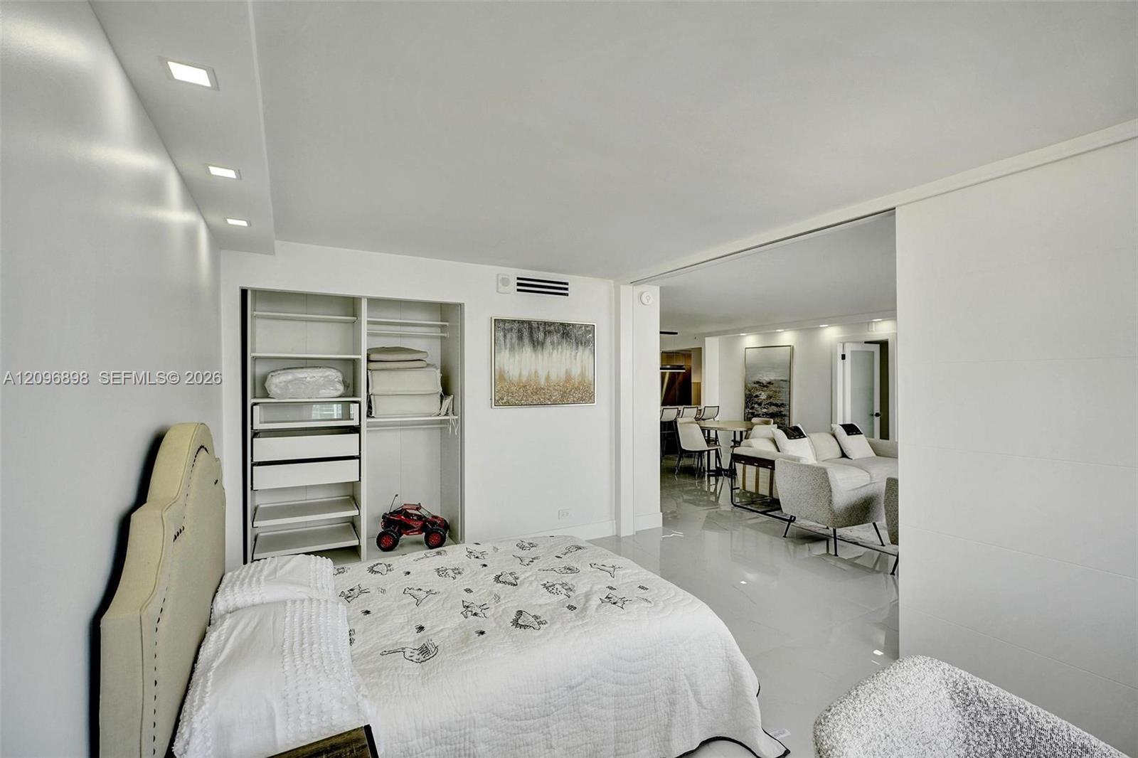 6039 Collins Ave # 1736
