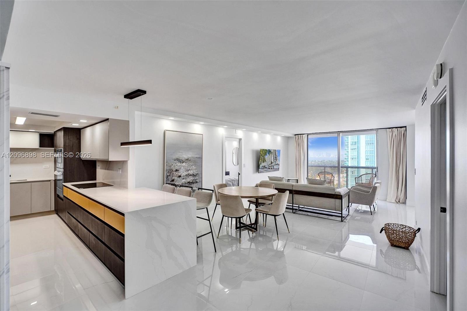6039 Collins Ave # 1736