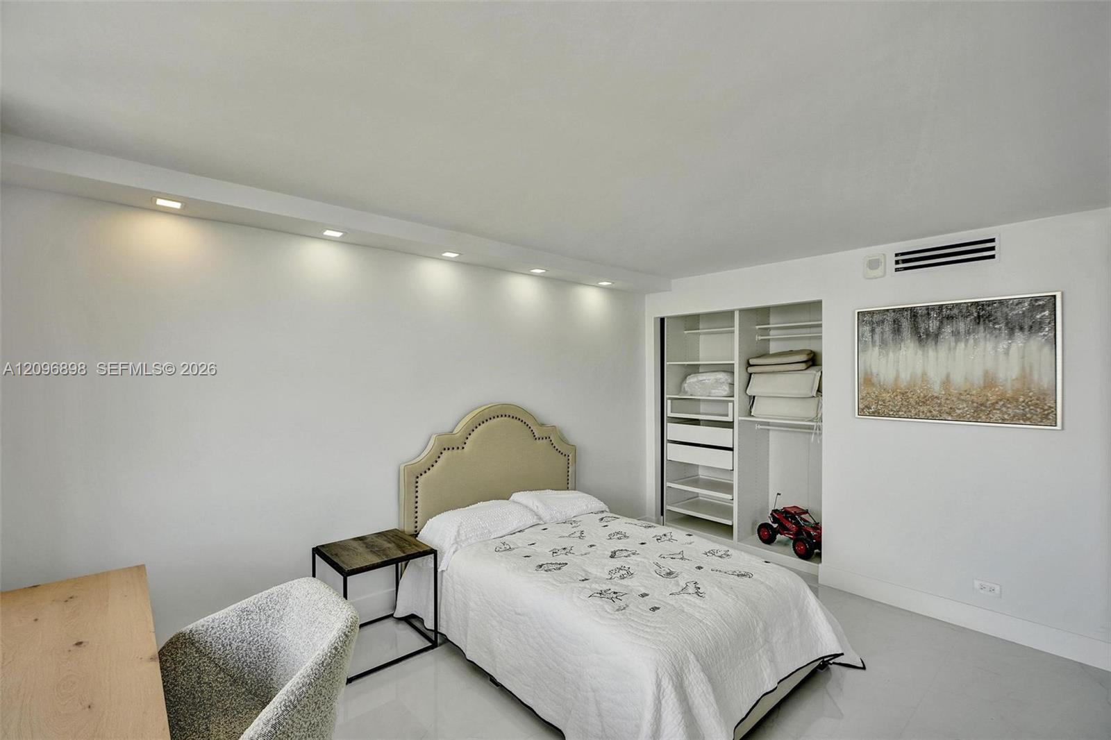 6039 Collins Ave # 1736