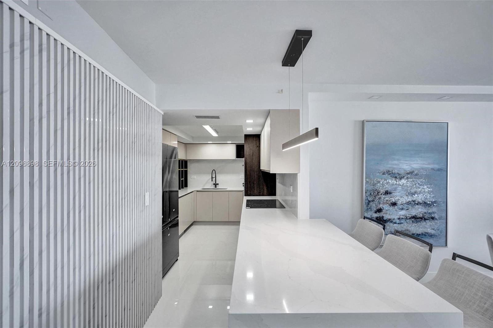 6039 Collins Ave # 1736