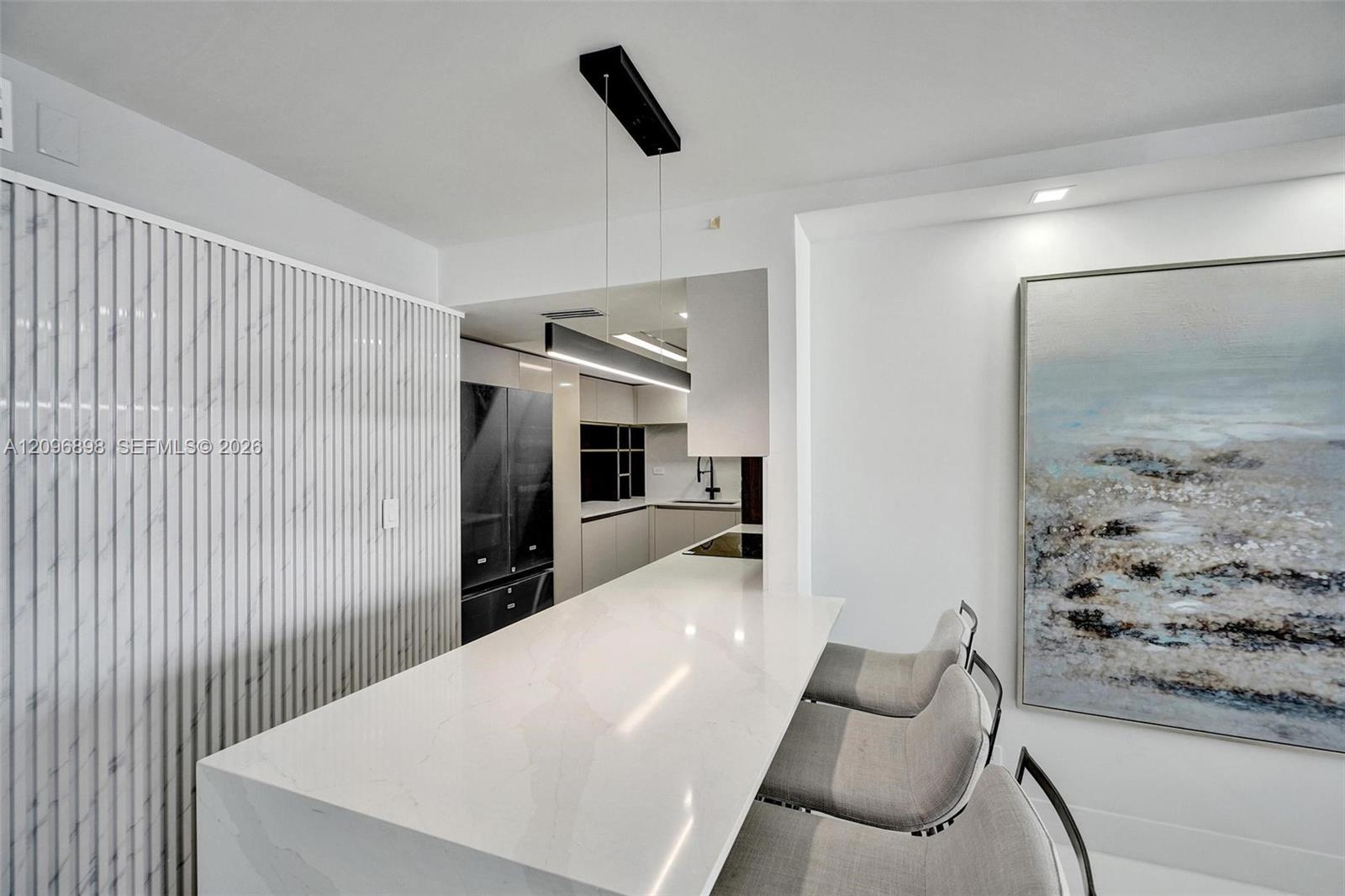 6039 Collins Ave # 1736