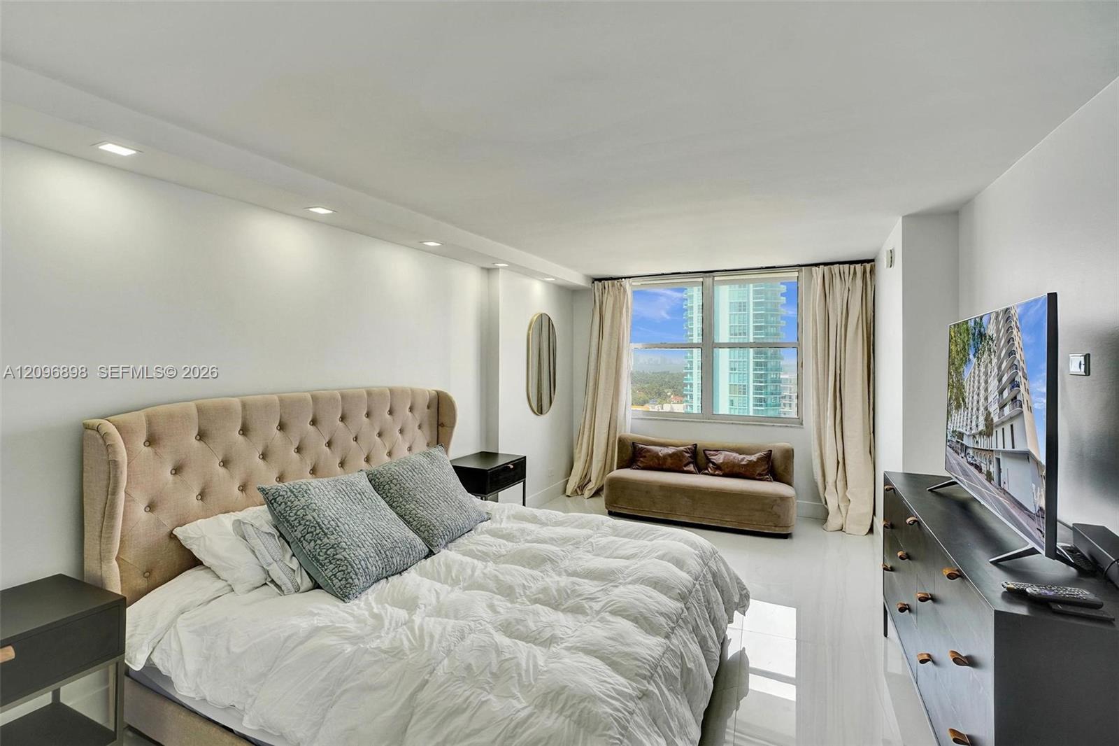 6039 Collins Ave # 1736